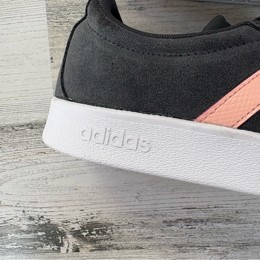 adidas Women’s Size 11 VL Court 2.0 Sneakers In Gray/Glow Pink Lace Up Low Top - Picture 7 of 11
